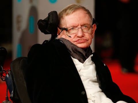 Stephen Hawking: “Cuando te enfrentas a la posibilidad de una muerte prematura, te das cuenta de que vale la pena vivir”