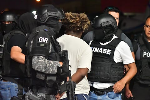 Alias ‘Bob Marley’, cabecilla de los Chone Killer, fue capturado: ‘Lo mandamos directo a cantar a la Cárcel del Encuentro’, dice ministro del Interior