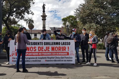 ‘Nosotros estamos aquí no como un acto violento, sino para manifestar algo que es un derecho’. Pacientes trasplantados y familiares piden que IESS pague deuda