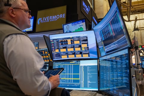 El petróleo brent se dispara un 5,6 %, hasta los 114 dólares, ante las nuevas tensiones en Ormuz