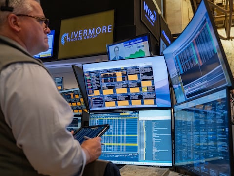 El petróleo brent se dispara un 5,6 %, hasta los 114 dólares, ante las nuevas tensiones en Ormuz