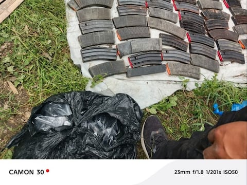 Fusiles, uniformes y $ 32.000 en efectivo: Lo que escondían las bandas criminales bajo tierra en Portoviejo