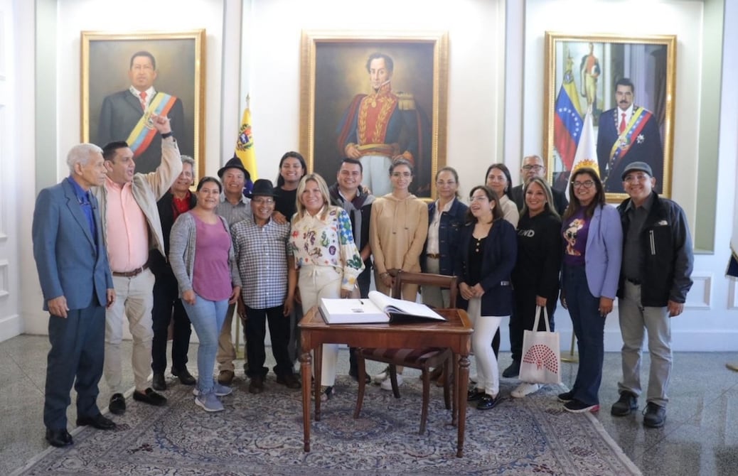 Asambleístas del correísmo viajaron a Venezuela a foro parlamentario mundial antifacista