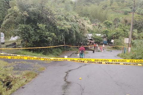 Emergencias en el Chocó Andino por desbordamiento de quebrada y vías cerradas