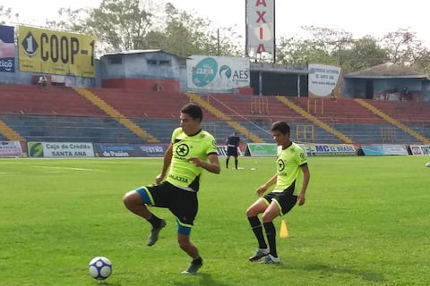 Futbolista salvadoreño suspendido por 4 años por positivo en doping