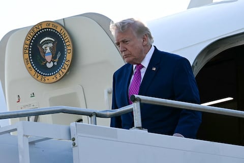 Trump dice que EEUU comienza “proceso de desbloqueo” de Ormuz