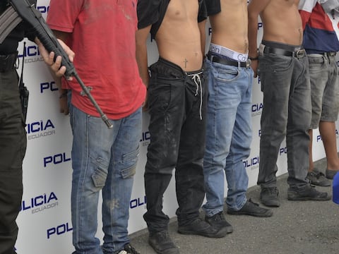 Durán: menores de edad capturados en camioneta que circulaba con placas similares a las del Estado