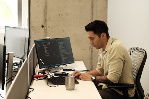 De consultores a gerentes, los perfiles que busca una empresa estadounidense en Ecuador: ¿cuántas vacantes están disponibles?