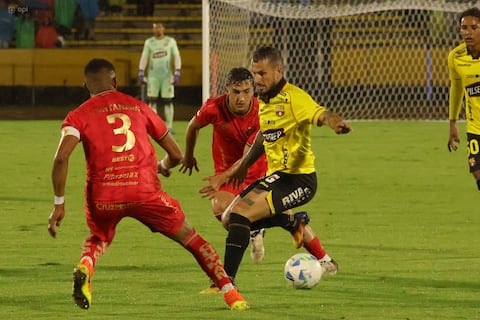 Darío Benedetto encendió las alarmas en Barcelona SC: se retiró con molestias antes del debut en Copa Libertadores