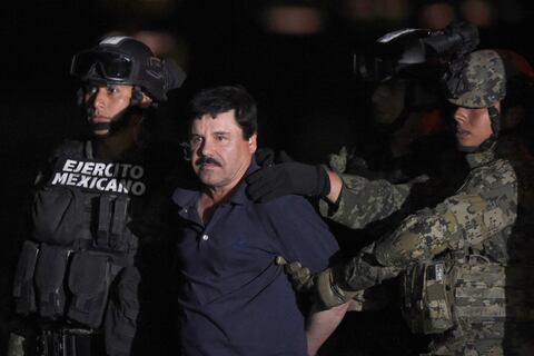 “Lanzaron millones de pétalos desde el cielo”: así fue el día que “El Chapo” Guzmán dejó sin rosas a Sinaloa