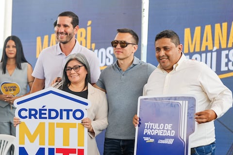 Presidente Daniel Noboa entregó 30 viviendas de interés social en Portoviejo con el programa Miti-Miti