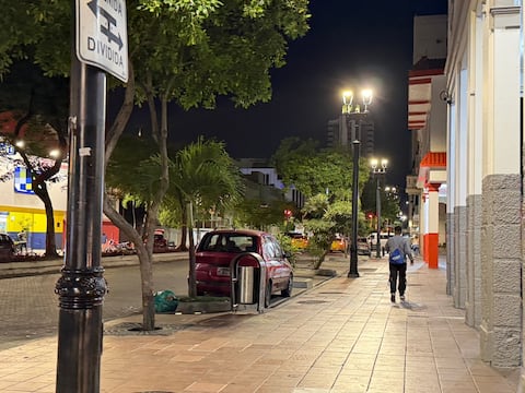 ‘Con un arma de fuego me amenazaron y me pidieron el dinero’: roban $ 2.500 a ciudadano tras salir de agencia bancaria en Guayaquil