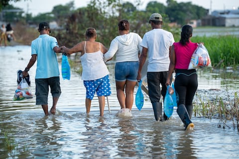 El trabajo en equipo en medio de las lluvias