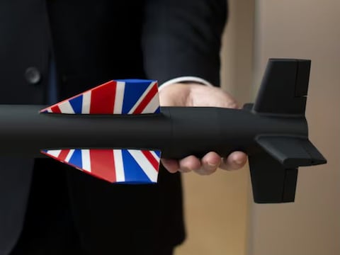 El misil antidrones más pequeño del mundo tiene solo 60 centímetros: desarrollan sistema de lanzamiento en contenedores para defender barcos