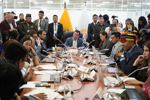 Denuncia, fotografías, chats y videos son las pruebas contra el ministro Harold Burbano, por supuestas presiones a funcionario del Ministerio de Trabajo