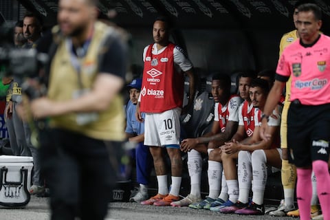 ‘Quería estar en el campo y ayudar a mis compañeros’, dice Neymar, criticado por su ausencia en Santos FC en la semifinal ante Corinthians