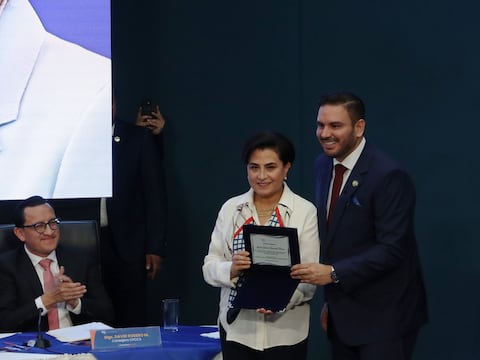 Consejo de Participación Ciudadana convocó a sesión para festejar a Quito y condecoró a funcionarios del Gobierno