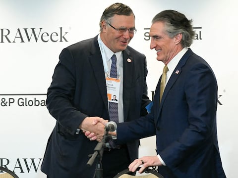 Estados Unidos logra acuerdo de casi $ 1.000 millones para cambiar energía eólica por gas