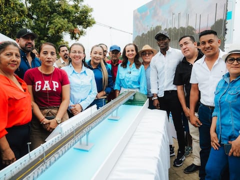 Prefecta Marcela Aguiñaga presenta planos y maqueta del nuevo puente Rafael Icaza Cornejo en Daule: costo supera los $ 10 millones