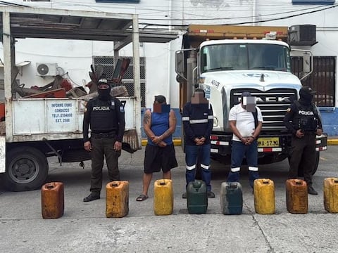 Así era la presunta modalidad de desvío de combustible de una volqueta municipal en Guayaquil: hay dos funcionarios detenidos