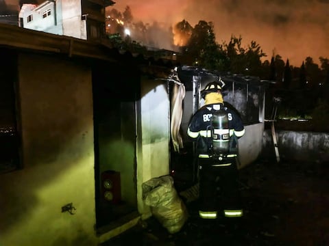 Una persona murió durante el incendio de una vivienda en Conocoto