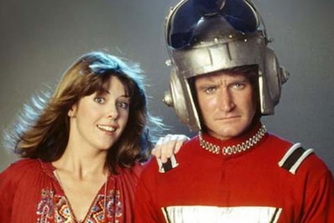 Pam Dawber revela que Robin Williams le tocaba los pechos durante las grabaciones de 'Mork & Mindy'