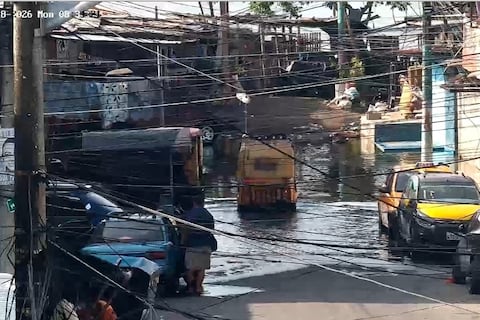 Marea alta anega varias zonas de Guayaquil la mañana de este lunes 18 de mayo