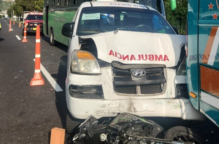 Un herido tras colisión vehicular en autopista Rumiñahui, este jueves