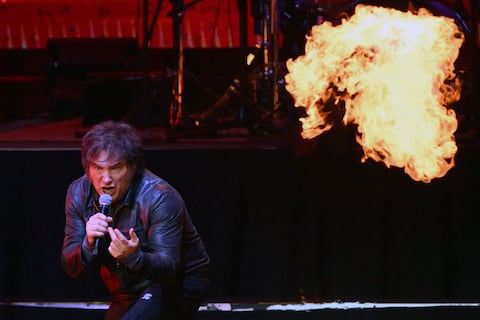 Javier Milei brindó concierto de rock en Buenos Aires y en redes lo comparan con Abdalá Bucaram