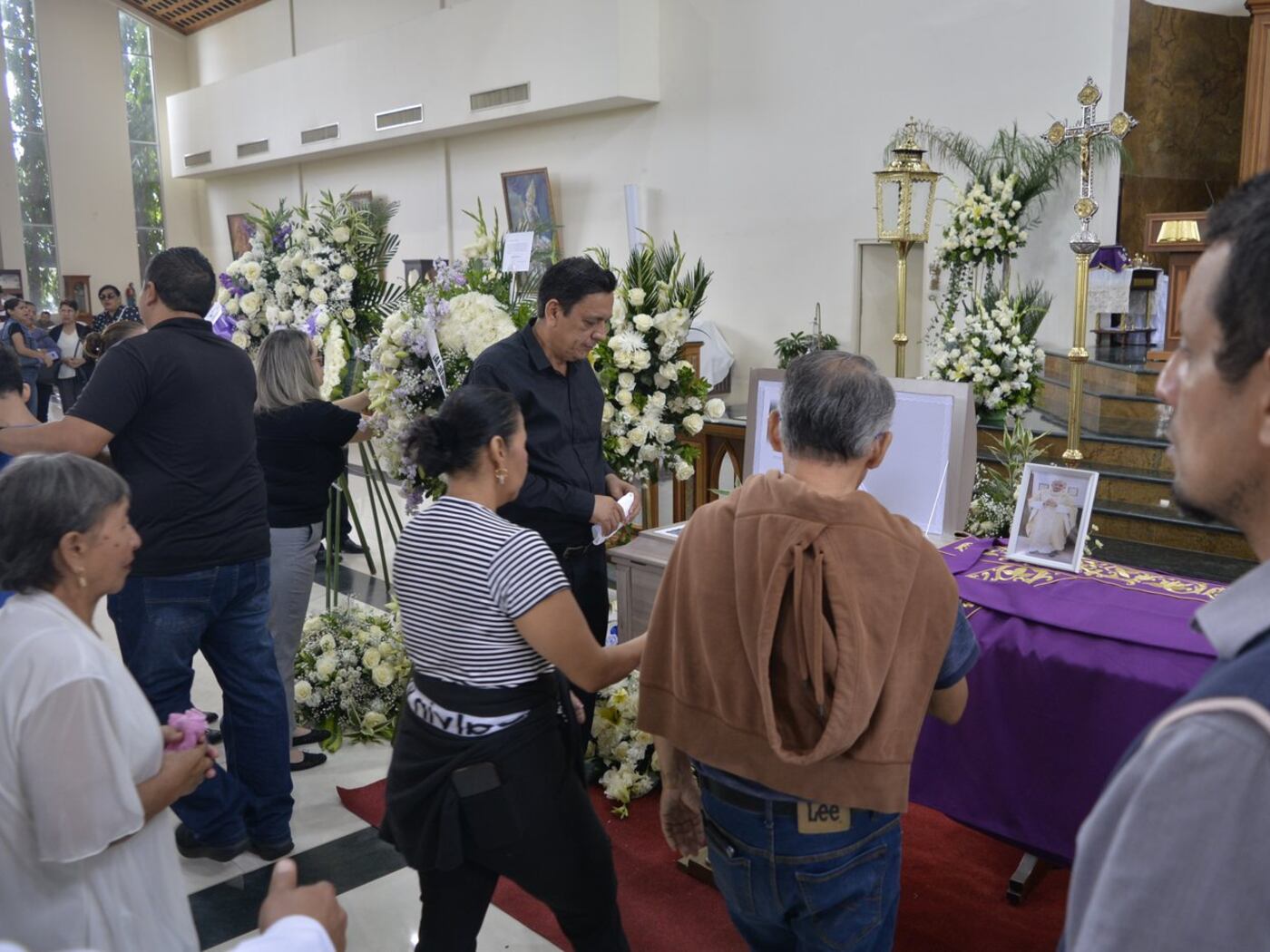 Padre Alfonso Avilés muere ahogado al salvar a monaguillo en Playas: otro sacerdote está desaparecido | Comunidad | Guayaquil | El Universo