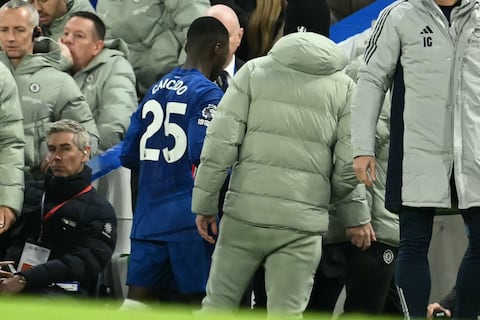 ¿Cuántos partidos tendría de suspensión Moisés Caicedo tras ser expulsado ante el Arsenal?