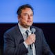 Por esta razón las tormentas solares están derribando en secreto los satélites de Elon Musk