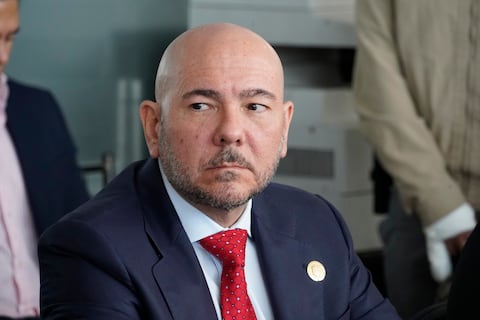 Ministro de Defensa asegura que se acatará dictamen de la Corte Constitucional sobre el toque de queda y garantizará movilidad de la prensa y servidores judiciales