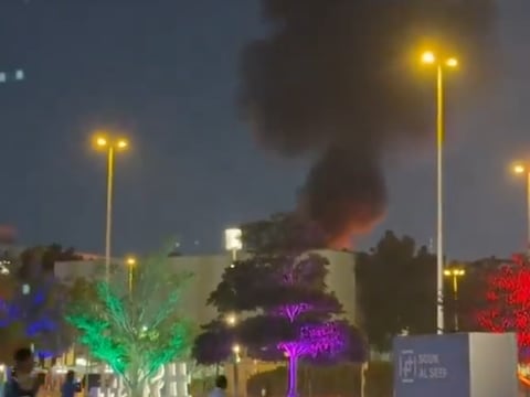 Dron impacta cerca del consulado de EE. UU. en Dubái y provoca incendio