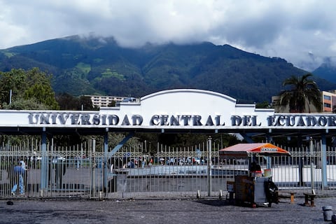 Fraude con celulares ocultos y micrófonos: detectan presunta red de copia en universidad de Quito