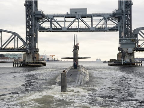 Marina de los Estados Unidos pierde 13 buques de guerra y barcos de apoyo este año
