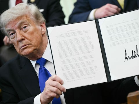 Donald Trump elimina los aranceles al whisky escocés en honor al rey Carlos III