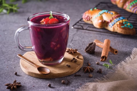 La colada morada, entre las mejores 10 bebidas sin alcohol del mundo, según Taste Atlas