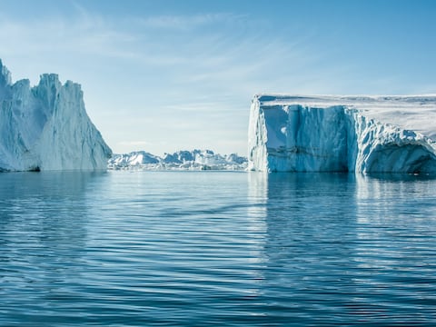 Miles de galones de desechos nucleares están enterrados bajo el hielo de Groenlandia: a 30 metros de profundidad se encuentra Camp Century