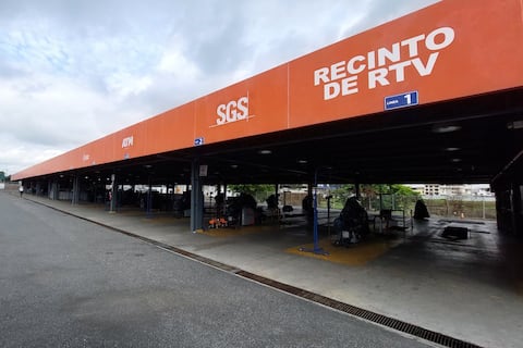 “Dijeron que no iban a multar, pero mejor vine”: revisión técnica vehicular sigue habilitada en Guayaquil, aunque con baja afluencia