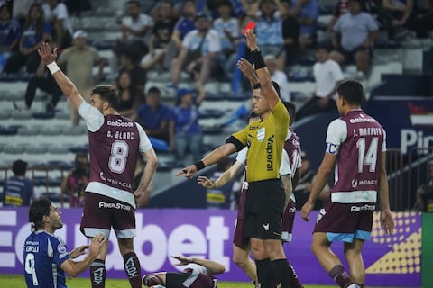 Facundo Castelli recibe sanción de 2 partidos y no jugará con Emelec en lo que resta del año