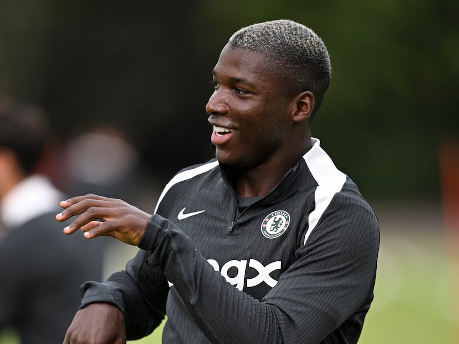 Moisés Caicedo retoma los entrenamientos con Chelsea tras ser campeón del mundo y condecorado en Ecuador