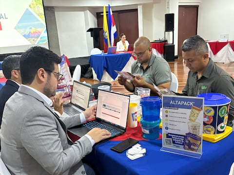 Once empresas ecuatorianas del sector plástico buscan oportunidades de negocio en Costa Rica