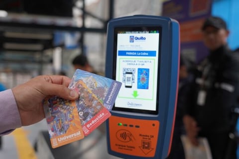27.000 estudiantes de Quito ya recibieron tarjetas preferenciales para acceso a transporte, museo y bibliotecas de la capital