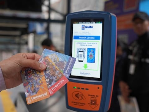 Trámites ciudadanos, movilización, asistencia en crianza y salud mental: estas cuatro aplicaciones operan en Quito