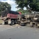 Un camión y una volqueta protagonizan siniestro de tránsito en la vía a la costa: congestionamiento vehicular en la zona