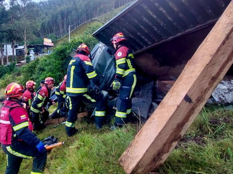Ejército lamenta fallecimiento de dos militares en siniestro de tránsito en la vía Quito - Papallacta