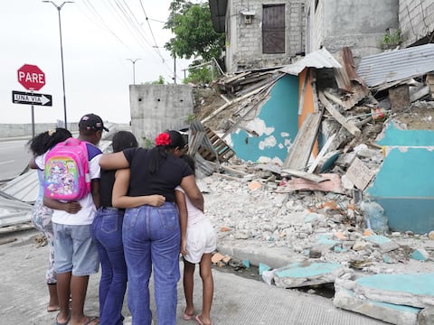 “Era nuestro negocio de años, nuestro sustento diario”: demolieron inmueble de pareja de adultos mayores en el norte de Guayaquil