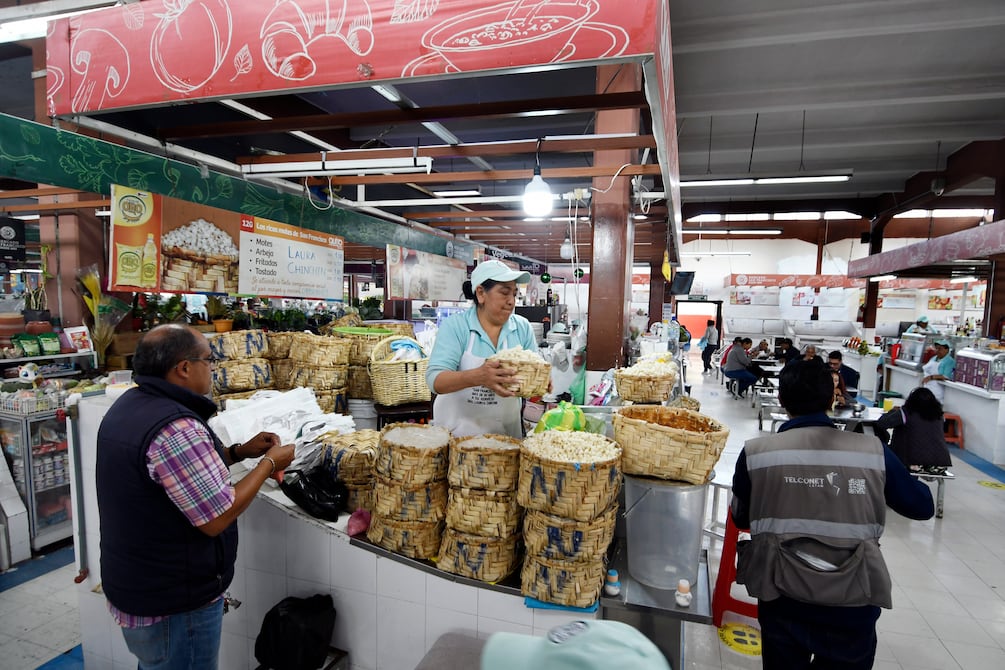 Abren convocatoria para ocupar 214 puestos en mercados municipales de Quito