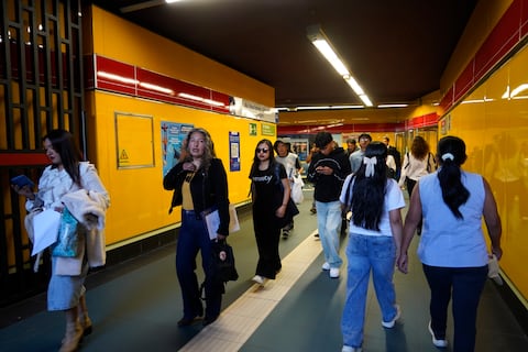 Más mujeres que hombres utilizan el Metro de Quito